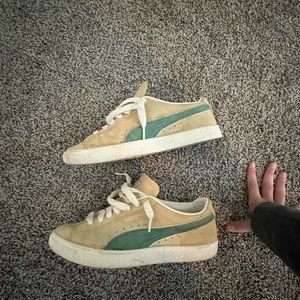 Puma suede beige and green lightly worn